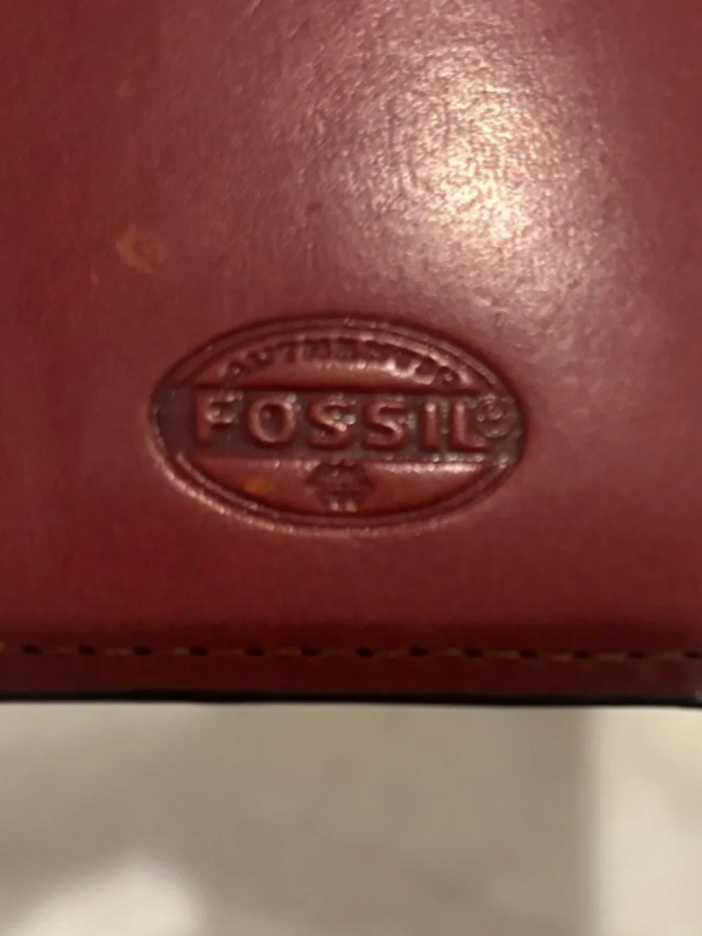 Fossil compact leather